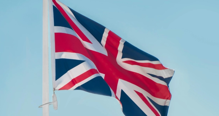 英国否决 16 岁以下社交媒体全面禁令!游戏、AI 聊天机器人将迎定向监管